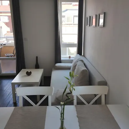 Happy & Free Breakfast - Mladost Apartman