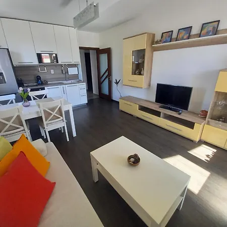 Apartman Happy & Free Breakfast - Mladost Szófia
